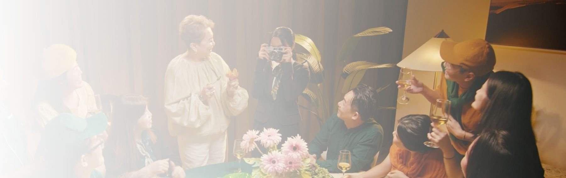 關於我們頭頂banner.